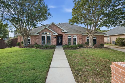 405 Montreal Dr, Hurst, TX, 76054-2260 | Card Image