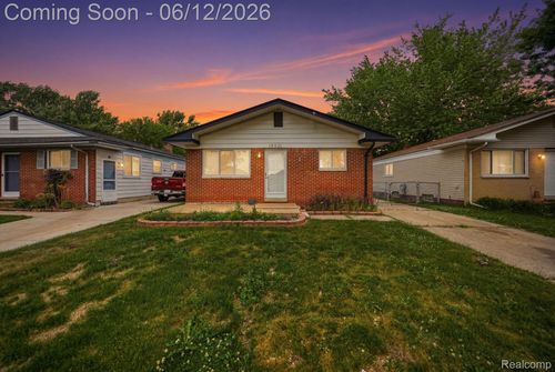 19831 Voiland St, Roseville, MI, 48066-1106 | Card Image