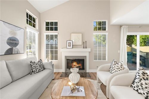 71 Agostino, Irvine, CA, 92614-8414 | Card Image