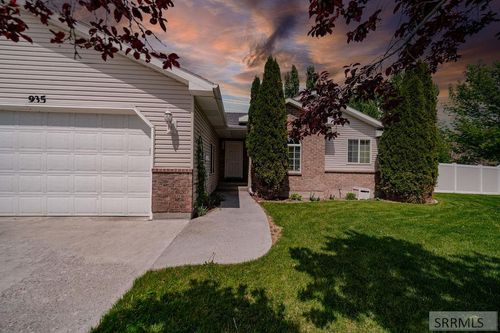 935 Clara Ct, Ammon, ID, 83406-5202 | Card Image