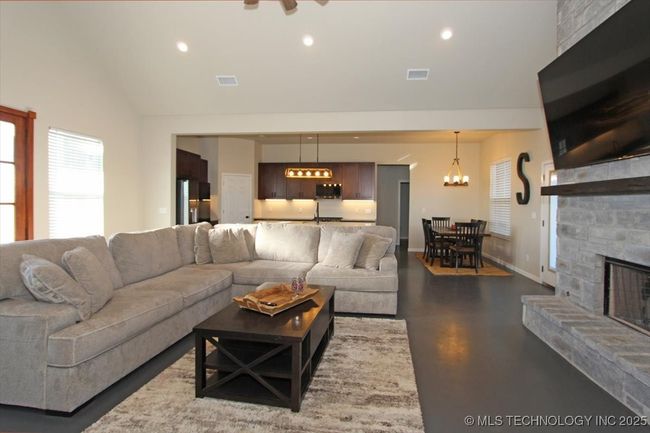 399344 1425 Dr, House other with 4 bedrooms, 3 bathrooms and null parking in Dewey OK | Image 9