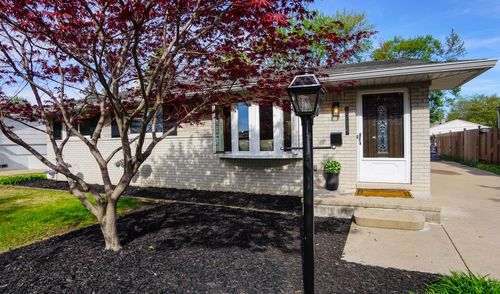 8364 Holly Dr, Canton, MI, 48187-4238 | Card Image