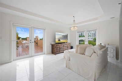 405 - 1400 Salzedo St, Condo with 3 bedrooms, 2 bathrooms and null parking in Coral Gables FL | Image 2