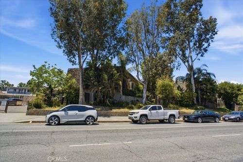 225-8641 S Glenoaks Blvd, Burbank, CA, 91502-1317 | Card Image