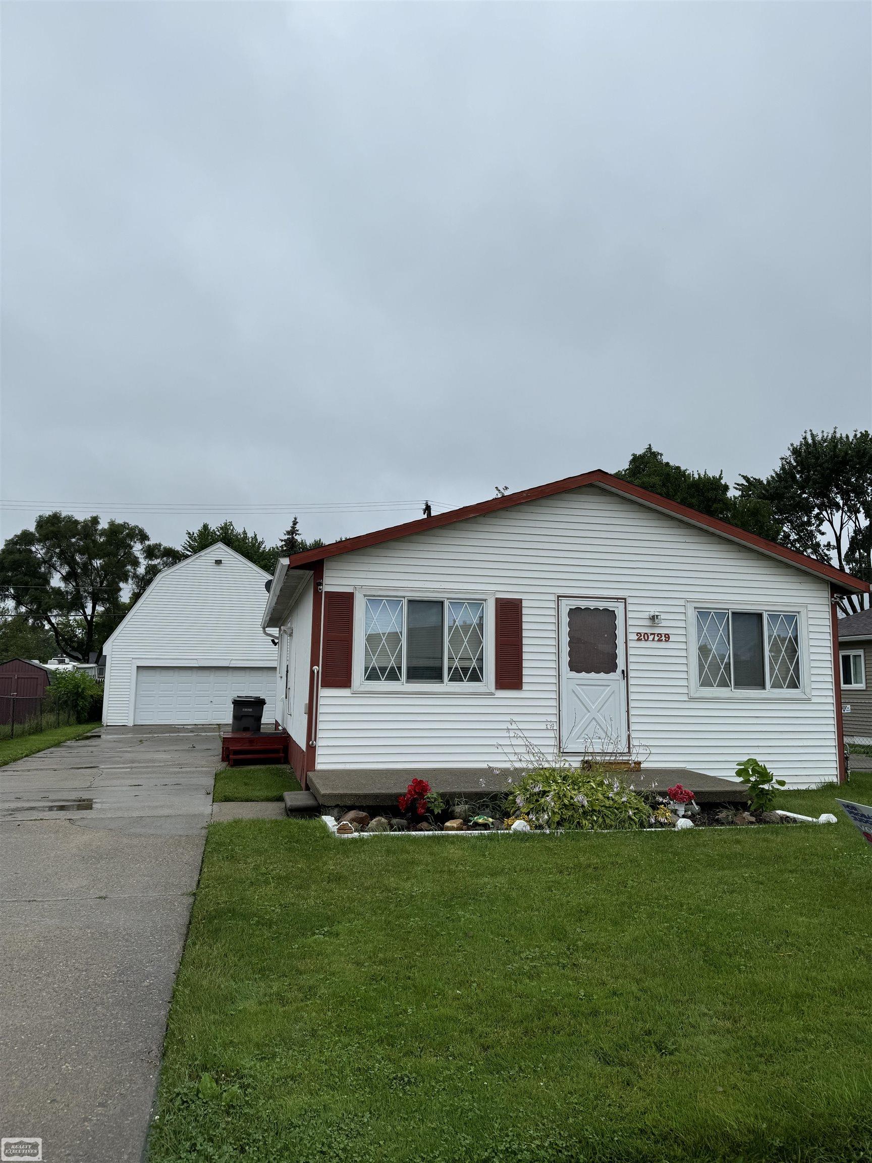 Williamson St, Clinton Township, MI 48035