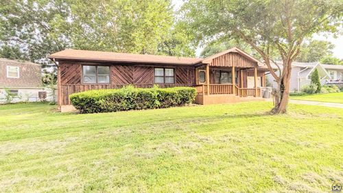 2301 Arrowhead Dr, Emporia, KS, 66801-6022 | Card Image