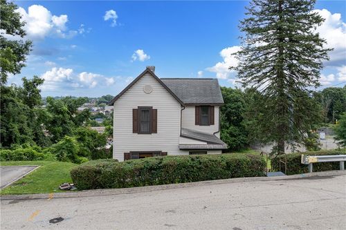 698 Grove Ave, Washington, PA, 15301-5322 | Card Image
