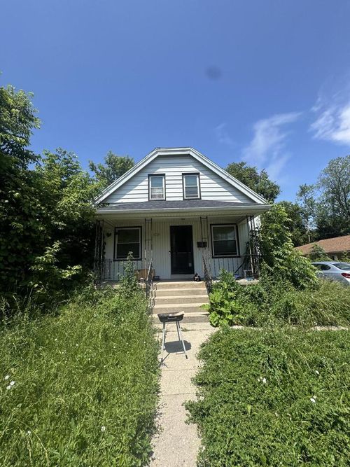 4726 W Eggert Place, Milwaukee, WI, 53218 | Card Image