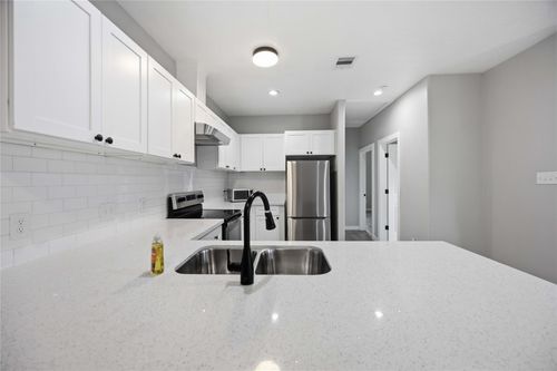 b-426 New Mexico St, Houston, TX, 77029-4664 | Card Image