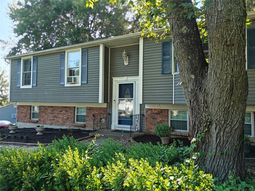 9 Macintosh Ln, Wappingers Falls, NY, 12590-3825 | Card Image
