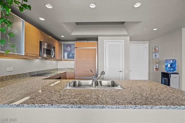 UNIT-3005 - 222 Karen Ave, Home with 1 bedrooms, 2 bathrooms and 1 parking in Las Vegas NV | Image 14