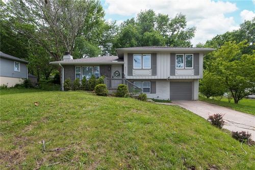 6001 Fairlane Dr, Kansas City, MO, 64134-1153 | Card Image