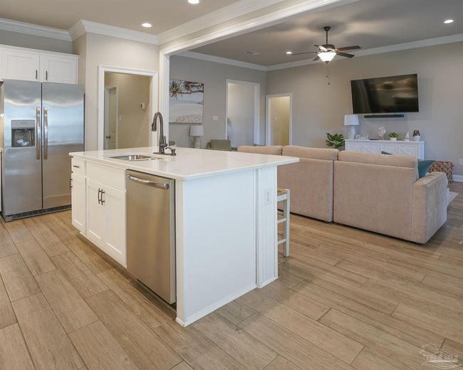 3079 Auburn Pkwy, House other with 4 bedrooms, 2 bathrooms and 2 parking in Gulf Breeze FL | Image 6