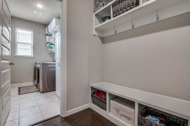 Laundry room and mudroom area | Image 15