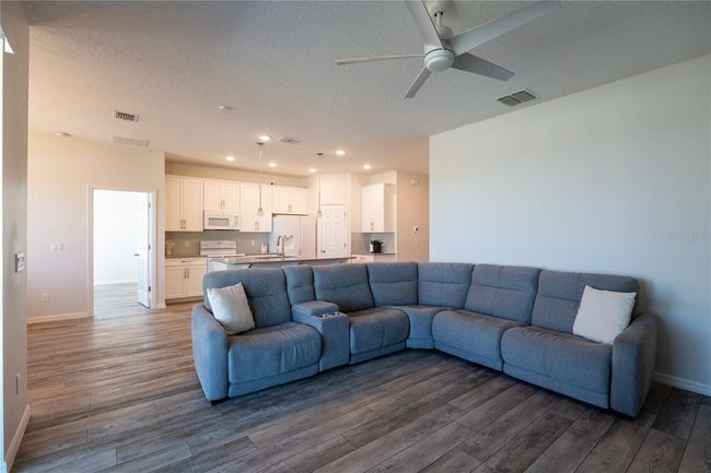 13233 Lake Yale View Loop, House other with 3 bedrooms, 2 bathrooms and null parking in GRAND ISLAND FL | Image 5