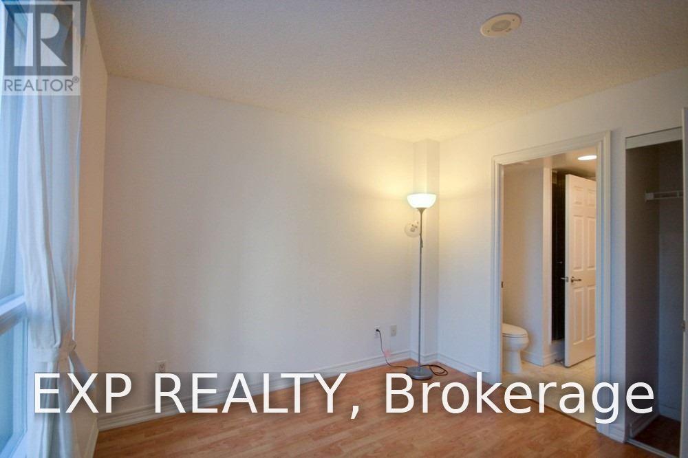 Residential Lease in Toronto (Bay Street Corridor) 4