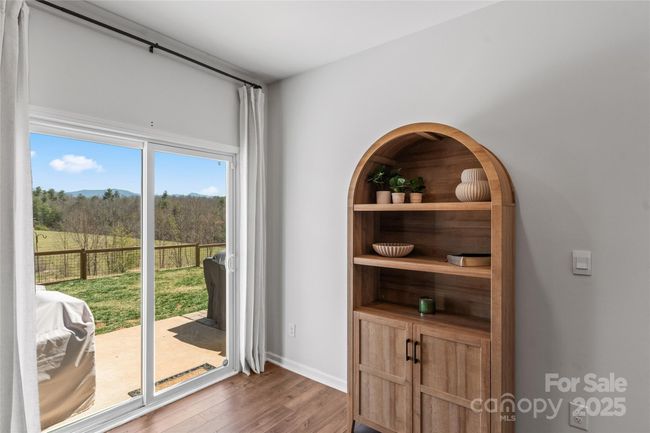 Breakfast area with views! | Image 10