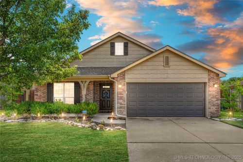 9009 N 157th East Ave, Owasso, OK, 74055-8545 | Card Image