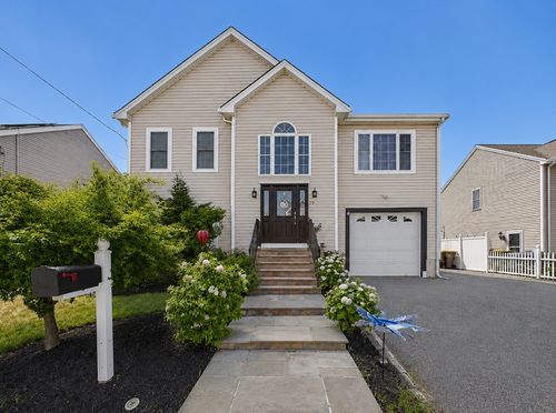 19 Abington Ln, Fall River, MA, 02721-5122 | Card Image
