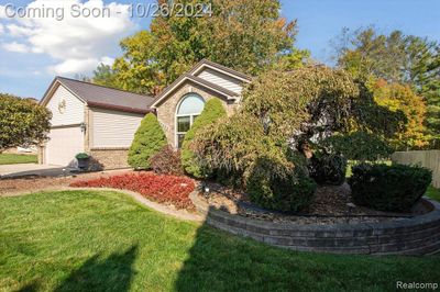 38450 Warren Road, Home with 3 bedrooms, 2 bathrooms and null parking in Westland MI | Image 3