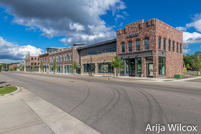 Visit this exceptional retreat and take part in the active community lifestyle of walkers, runners, cyclists, concert goers, shoppers, farm to table foodies, and more! | Image 48