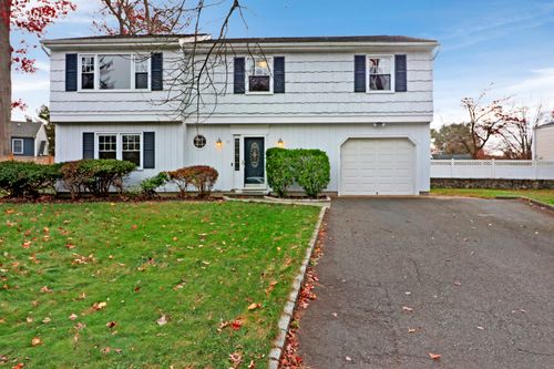 30 Honeysuckle Dr, Norwalk, CT, 06851-3204 | Card Image