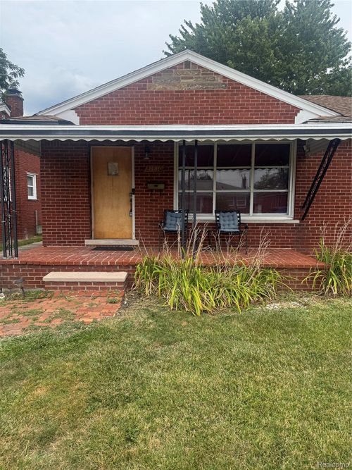 21810 Schroeder Ave, Eastpointe, MI, 48021-4006 | Card Image