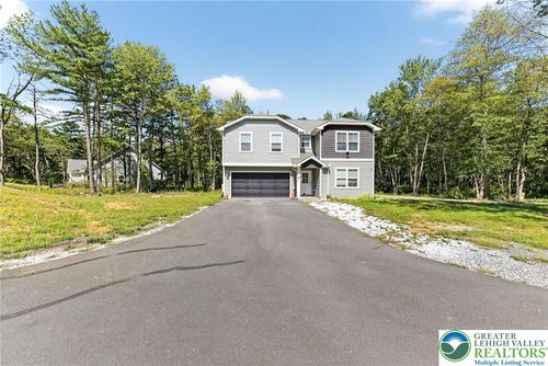 111 Wild Creek Dr, Jim Thorpe, PA, 18229-2714 | Card Image