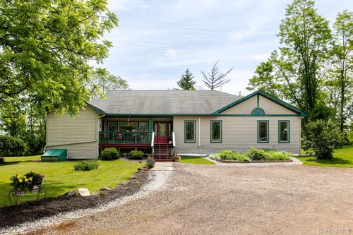 22 Noble St, Coxsackie, NY, 12051-1522 | Card Image
