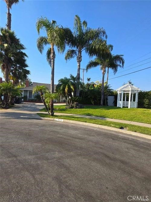 6971 Dresden Cir, Huntington Beach, CA, 92647-2728 | Card Image