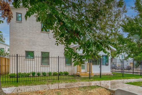 2702 Delano St, Houston, TX, 77004-1642 | Card Image