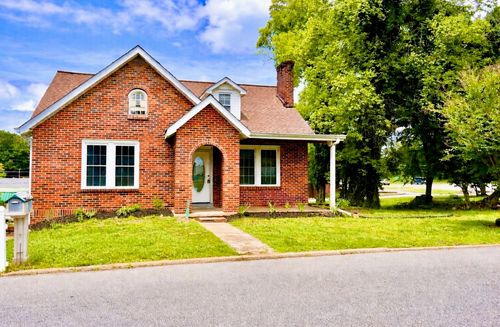 122 W Lake St, Camden, TN, 38320-2050 | Card Image