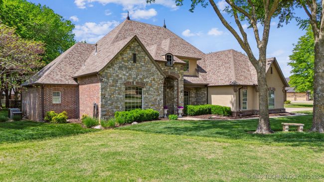 6922 Hackberry Rdg, House other with 5 bedrooms, 5 bathrooms and null parking in Owasso OK | Image 4