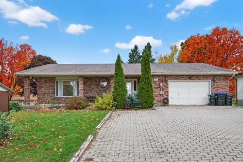 93 Edward St, Penetanguishene, ON, L9M1J3 | Card Image