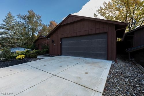 17809 Cliffside Dr, Strongsville, OH, 44136-4231 | Card Image