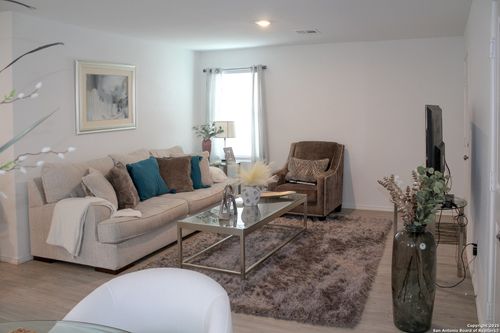 4402 Geyser Lk, San Antonio, TX, 78223-4686 | Card Image