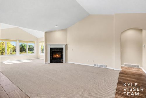 3935 Crystal Waters Ln Ne, Grand Rapids, MI, 49525-9467 | Card Image