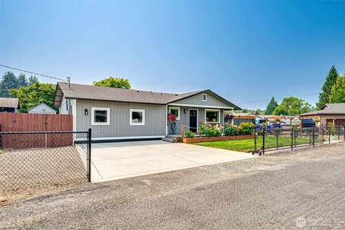 353 Shear St Sw, Castle Rock, WA, 98611-9486 | Card Image