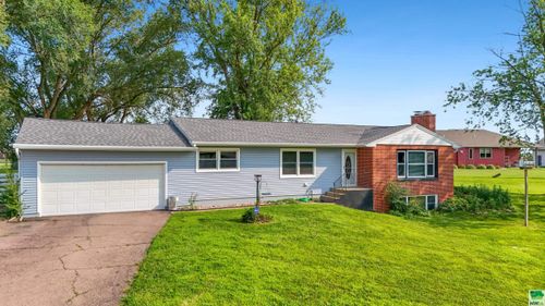 1708 W Cherry St, Vermillion, SD, 57069-1064 | Card Image