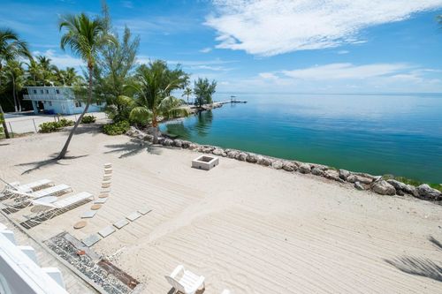 82749 Old Hwy, Islamorada, FL, 33036-3627 | Card Image