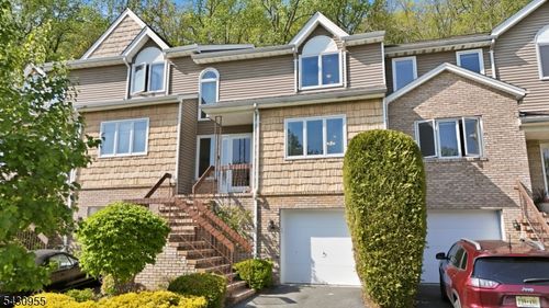 34 Edgefield Dr, Morris Plains, NJ, 07950-1975 | Card Image