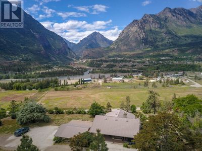 102 Pine Ridge Rd, House other with 2 bedrooms, 3 bathrooms and 4 parking in Lillooet BC | Image 1