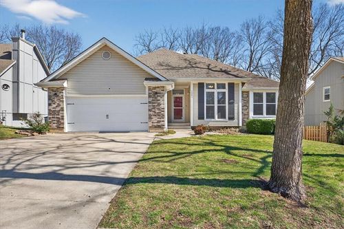 1541 Ne Neawanna Dr, Lees Summit, MO, 64086-5917 | Card Image