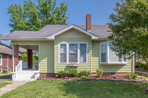 915 Lawrence Ave, Bristol, VA, 24201-3421 | Card Image