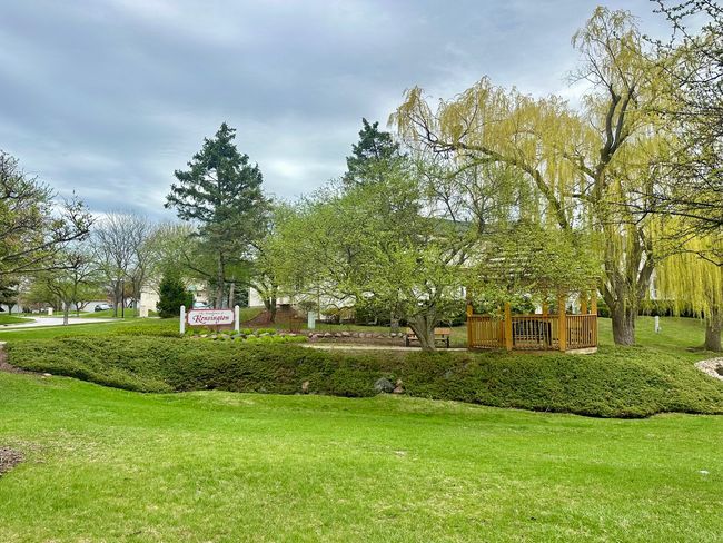 227 Wellington Cir, Townhouse with 2 bedrooms, 2 bathrooms and 1 parking in Gurnee IL | Image 33