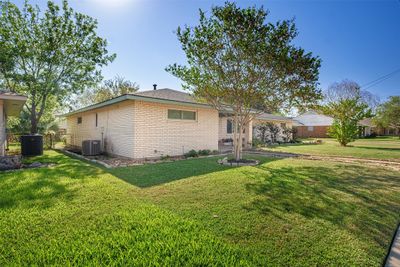 272 Woodland Avenue, House other with 2 bedrooms, 2 bathrooms and 2 parking in Giddings TX | Image 2