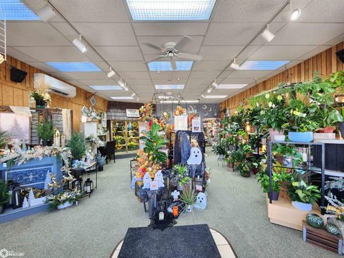 923 4th St Sw, Mason City, IA, 50401-2917 | Card Image