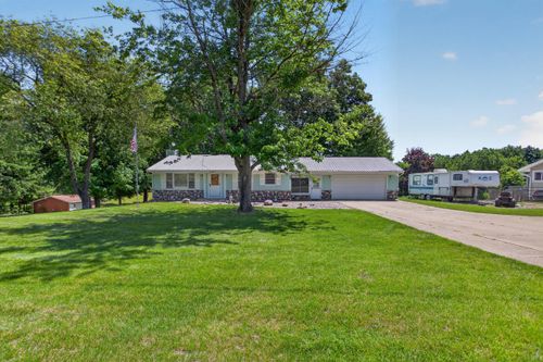 2695 Gilletts Lake Rd, Jackson, MI, 49201-7615 | Card Image