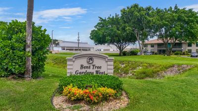 106 - 9840 Pineapple Tree Drive, Condo with 2 bedrooms, 2 bathrooms and null parking in Boynton Beach FL | Image 2