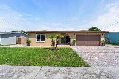 2500 Nw 85 Avenue, House other with 4 bedrooms, 2 bathrooms and null parking in Sunrise FL | Image 3